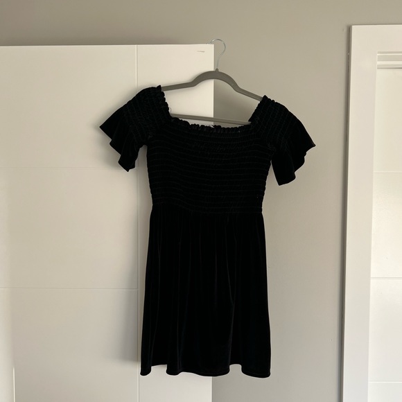 Urban Outfitters Off the Shoulders Velvet Mini Dress - M - Picture 1 of 5